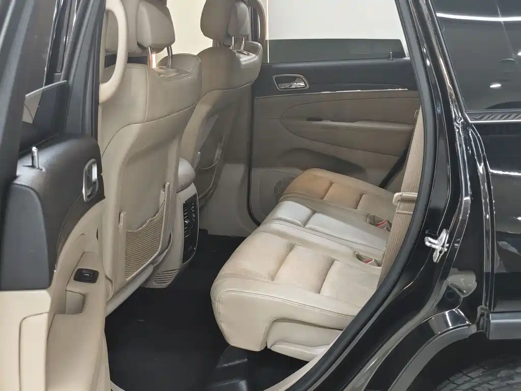 Jeep Grand Cherokee (Import) — миниатюра 12