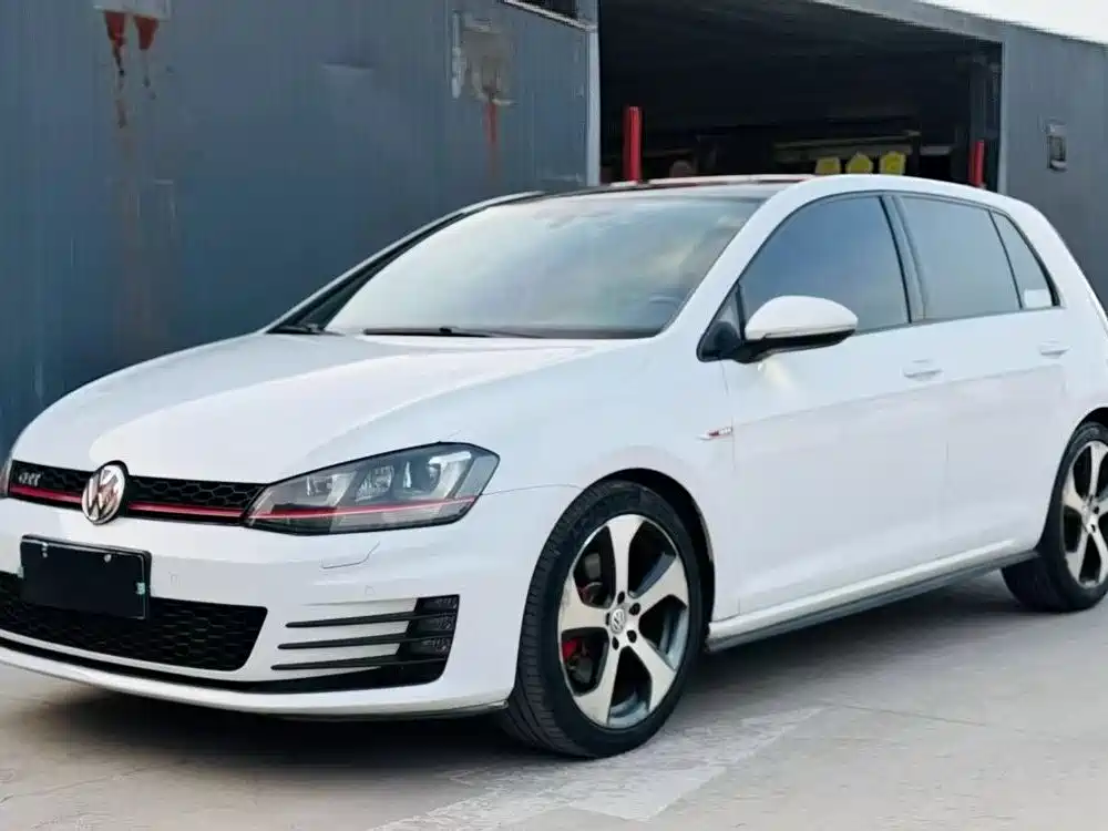 Купить Volkswagen Golf GTI