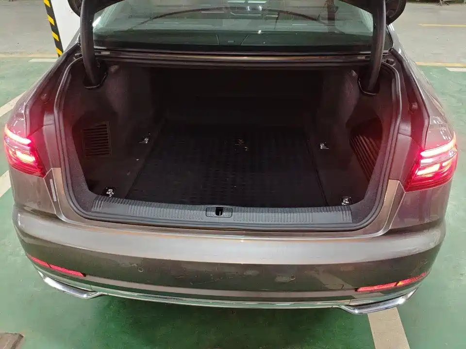 Audi A8 — миниатюра 6