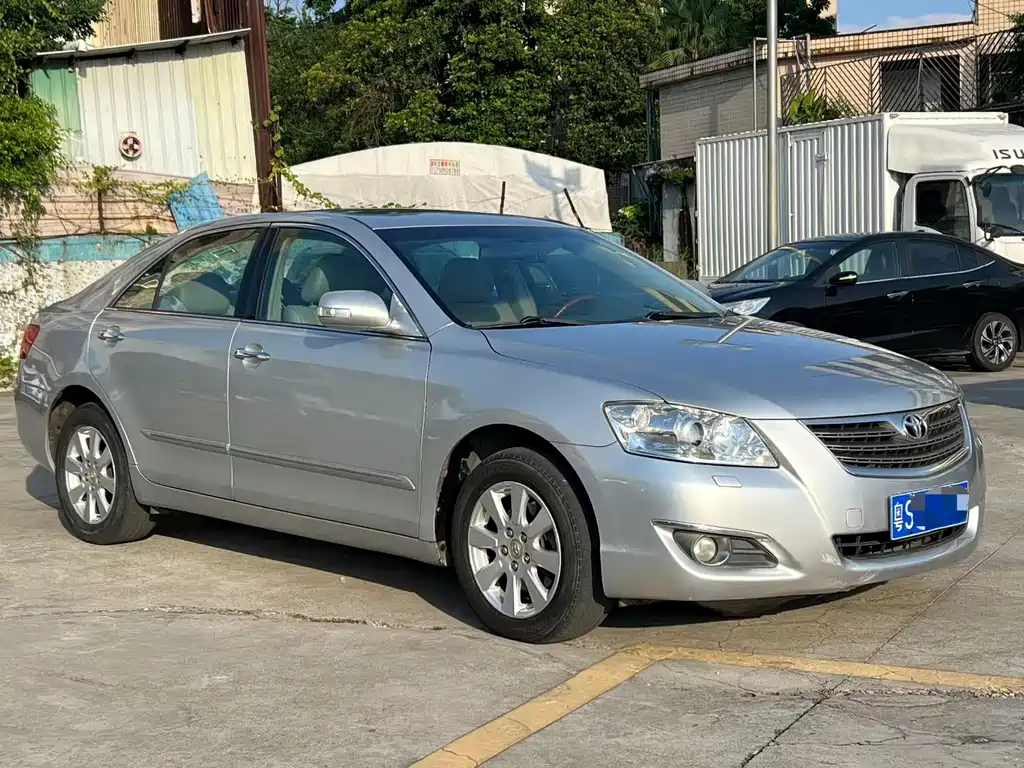 Toyota Camry — миниатюра 3