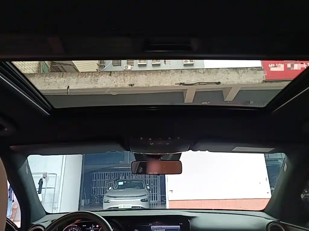 Mercedes-Benz E-Class — миниатюра 18