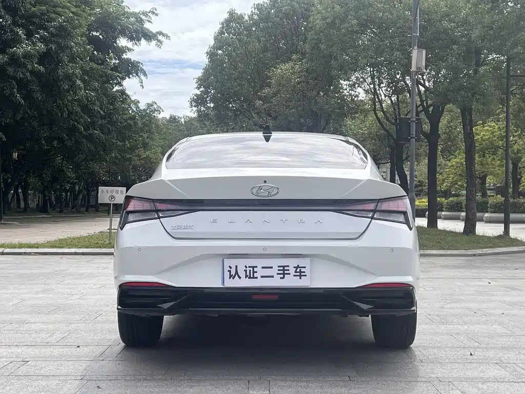 Hyundai Elantra — миниатюра 10