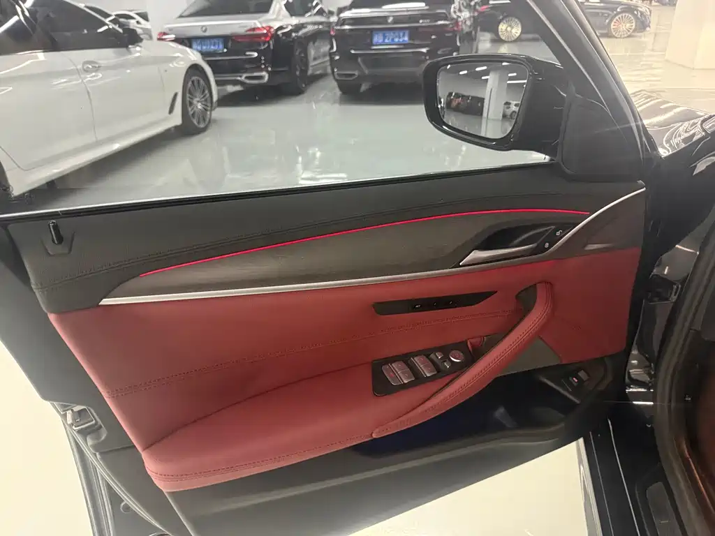 BMW 5 Series — миниатюра 4