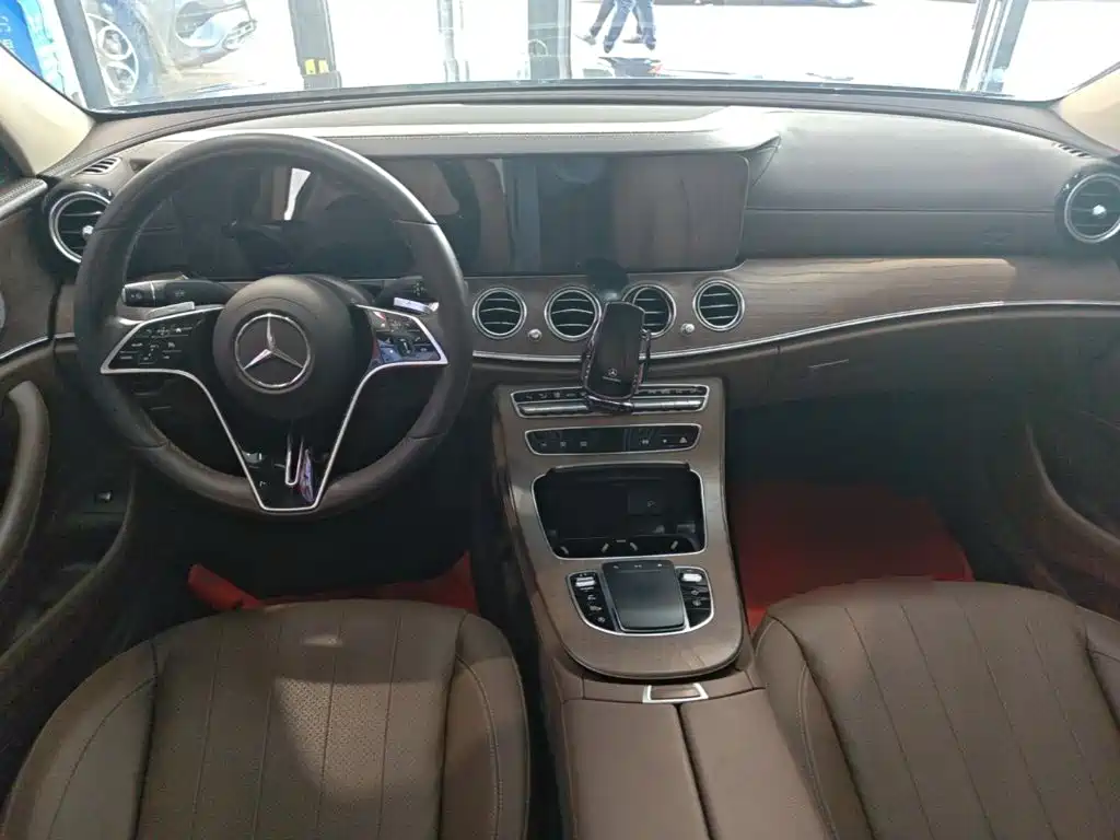 Mercedes-Benz E-Class — миниатюра 3