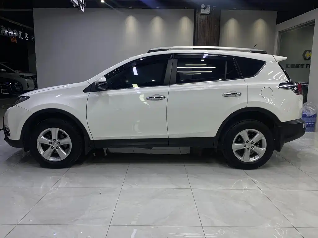 Toyota RAV4 — миниатюра 23