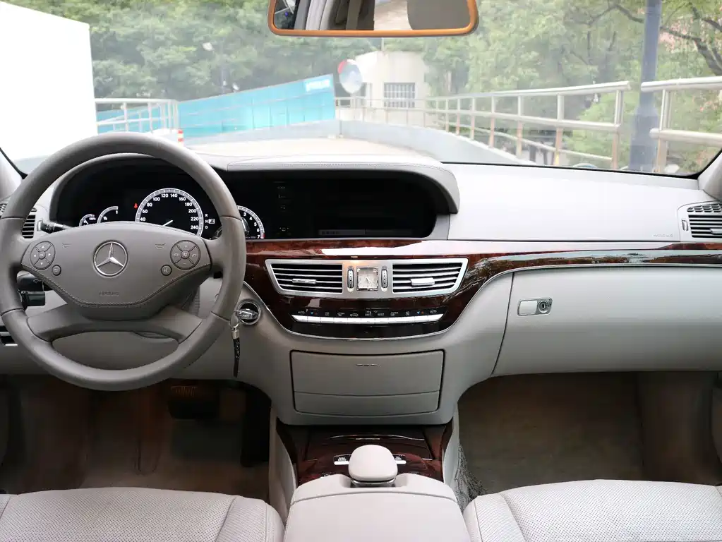 Mercedes-Benz S-Class — миниатюра 12
