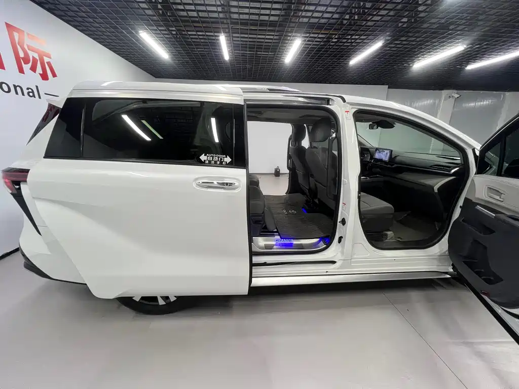 Toyota Granvia — миниатюра 22