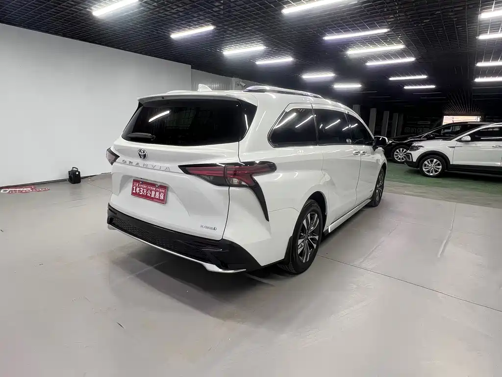 Toyota Granvia — миниатюра 26