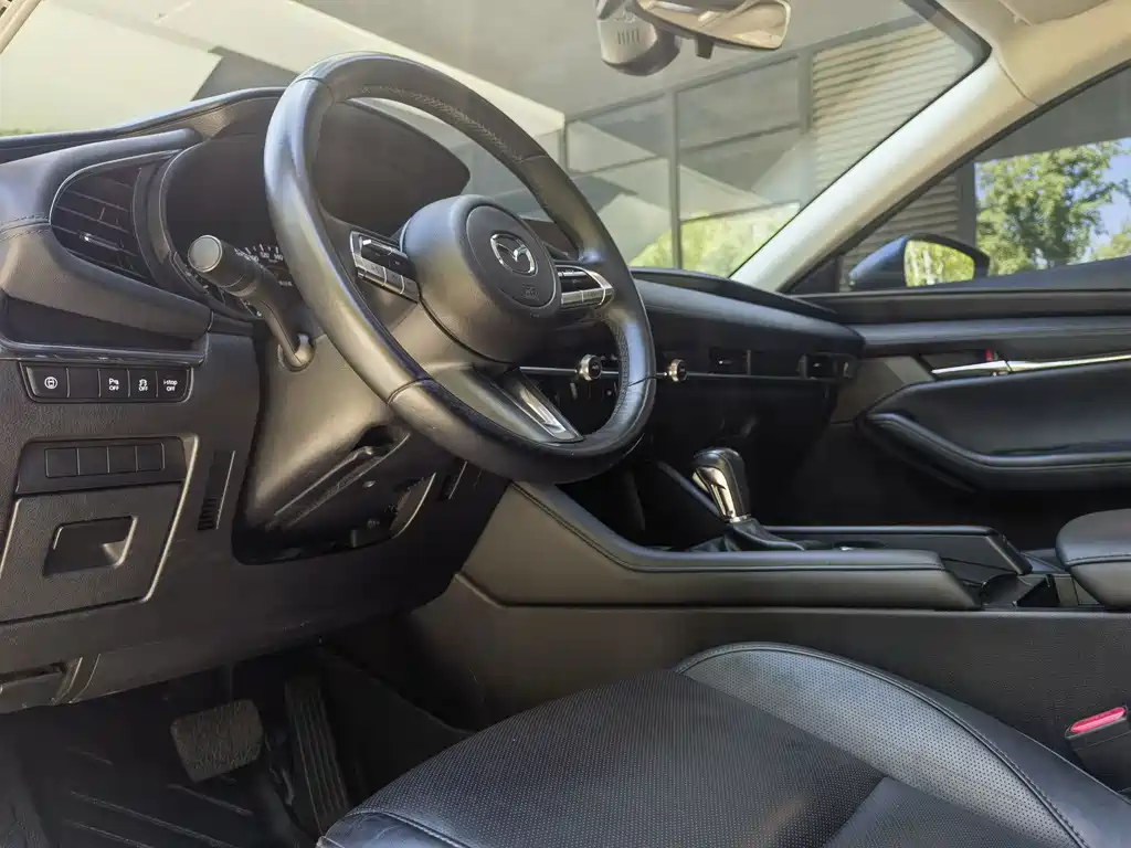 Mazda Mazda3 3 2020 2.0L AT