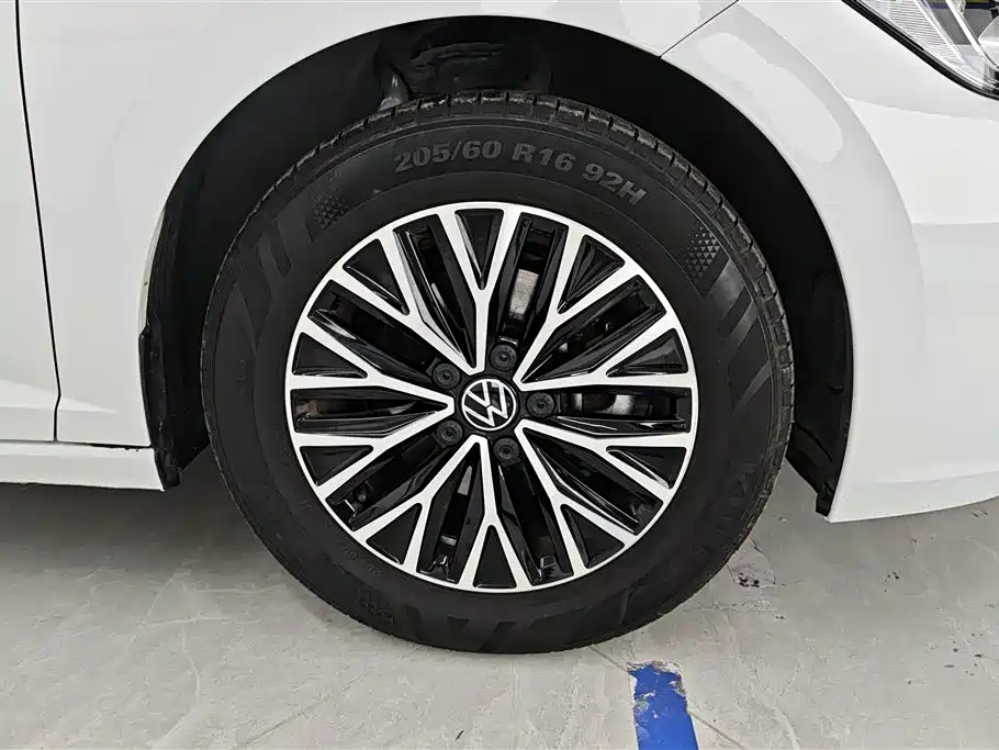 Volkswagen Sagitar 2024 200TSI DSG