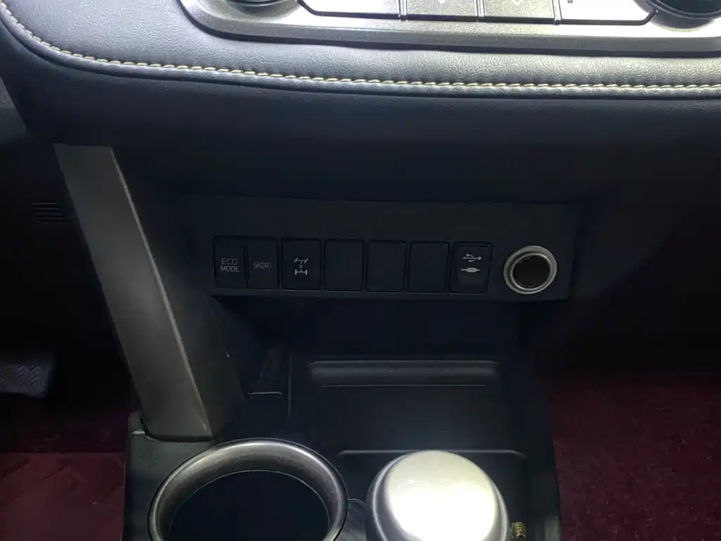 Toyota RAV4 — миниатюра 12