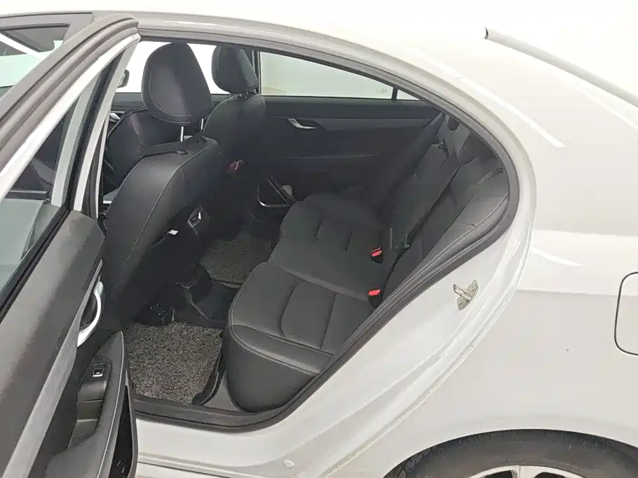 Geely Emgrand — миниатюра 11