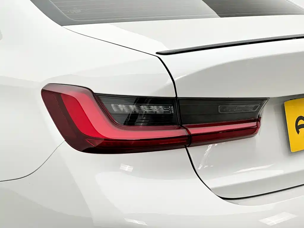 BMW 3 Series 2023 — фото 14