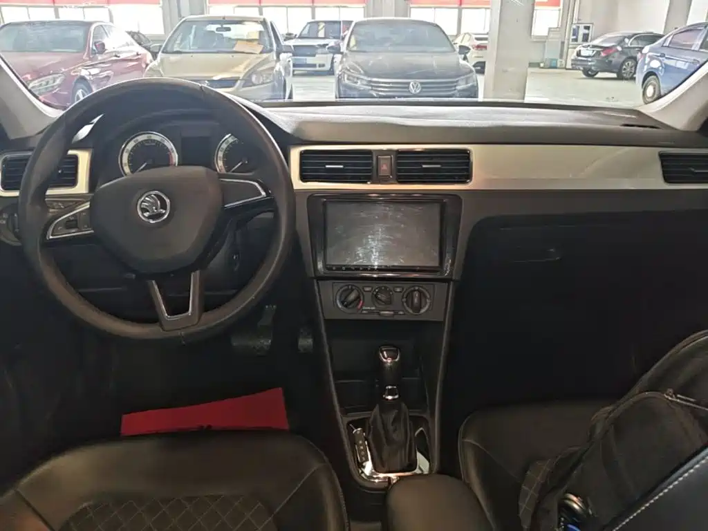 Skoda Rapid — миниатюра 10