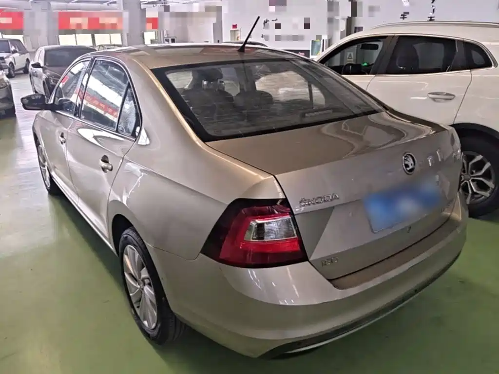Skoda Rapid — миниатюра 5