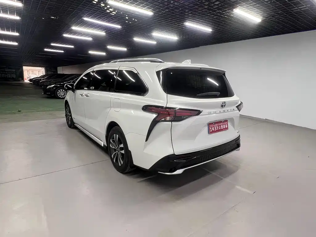 Toyota Granvia — миниатюра 24