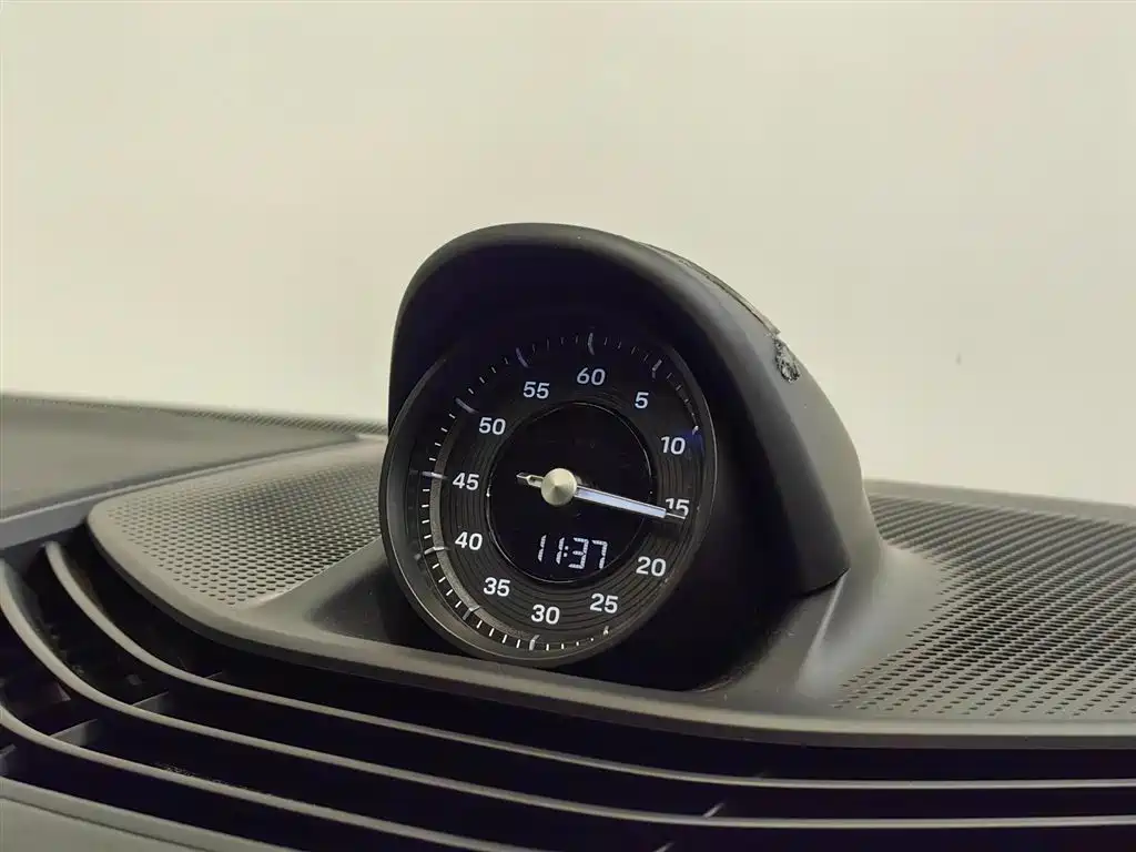 Porsche Taycan — миниатюра 5