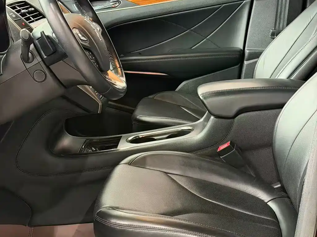 Lincoln MKC — миниатюра 8