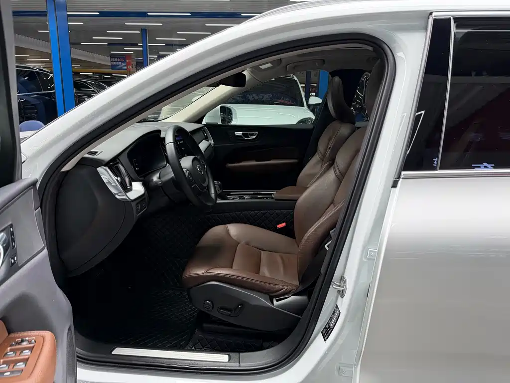 Volvo XC60 — миниатюра 6