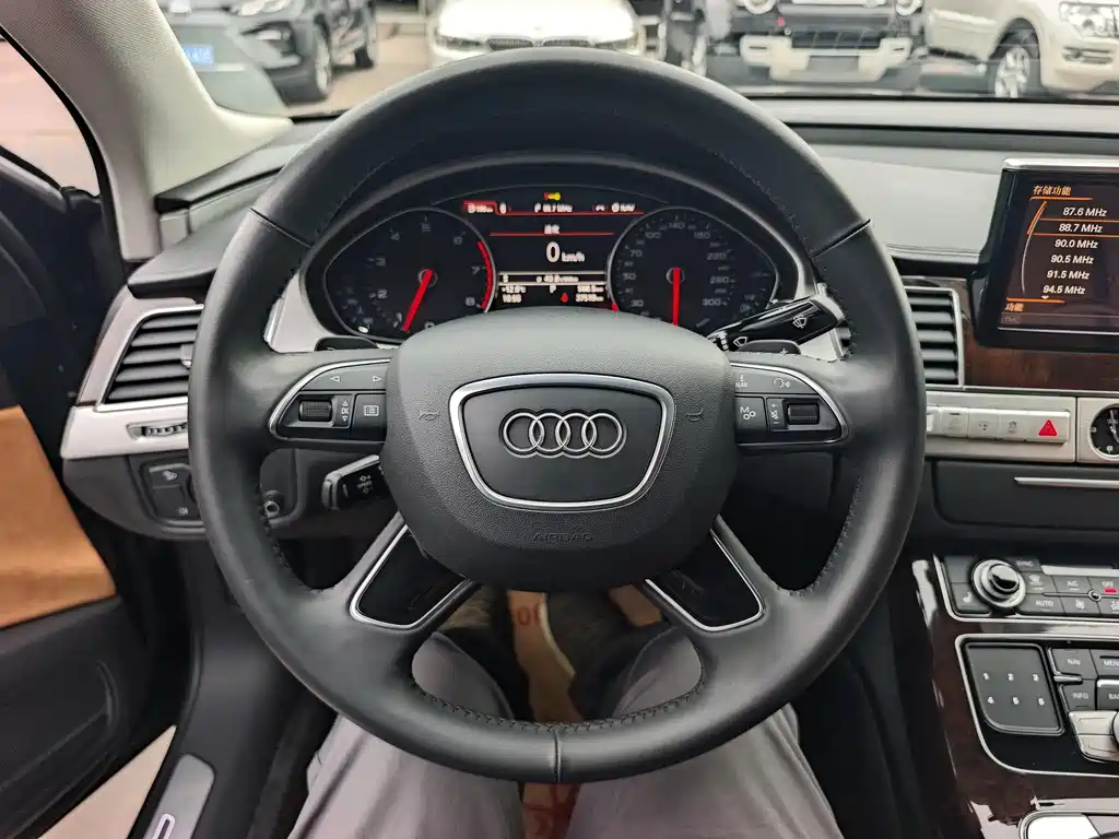 AUDI A8