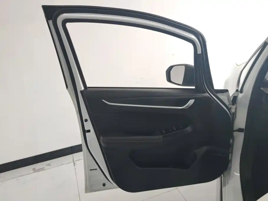 Geely Vision X3 — миниатюра 7