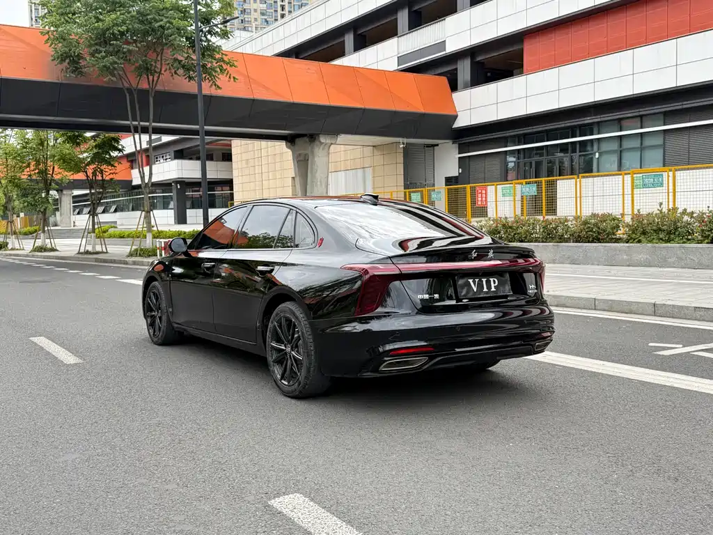 Hongqi H5 2025 2.0T AT