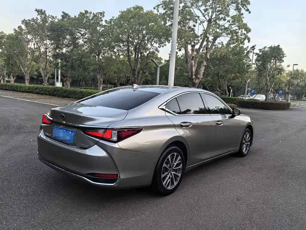 LEXUS  ES