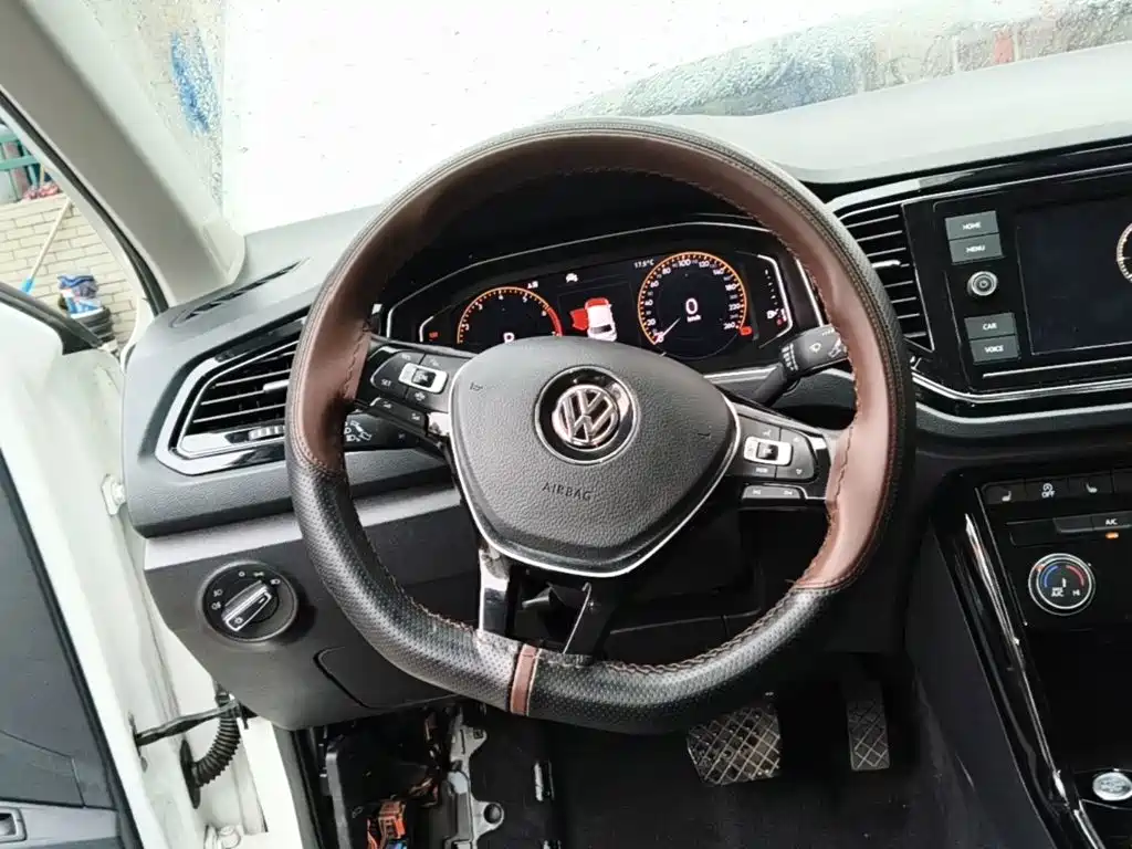 Volkswagen T-Roc — миниатюра 11