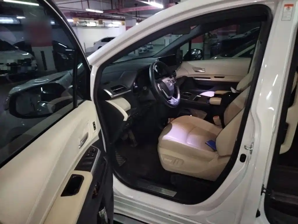Toyota Granvia — миниатюра 12