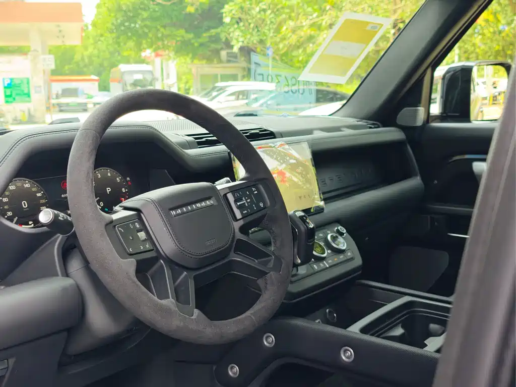 Land Rover Defender — миниатюра 4