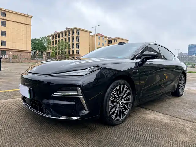 2025 Geely Galaxy Xingyao 8