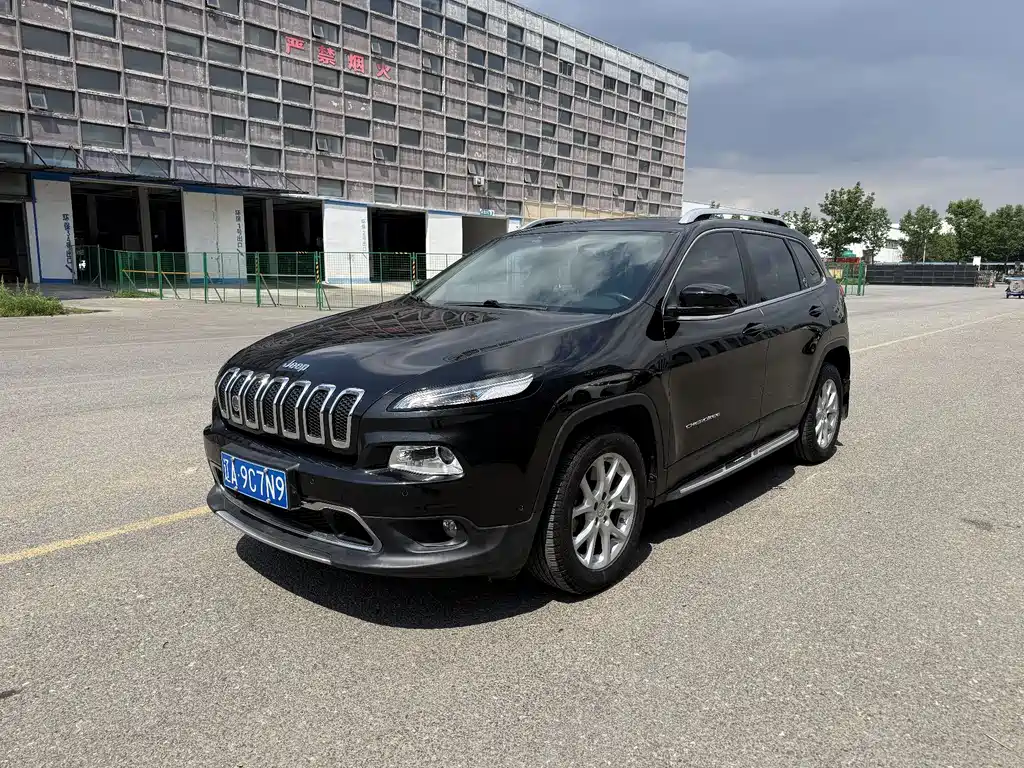 Купить Jeep Cherokee
