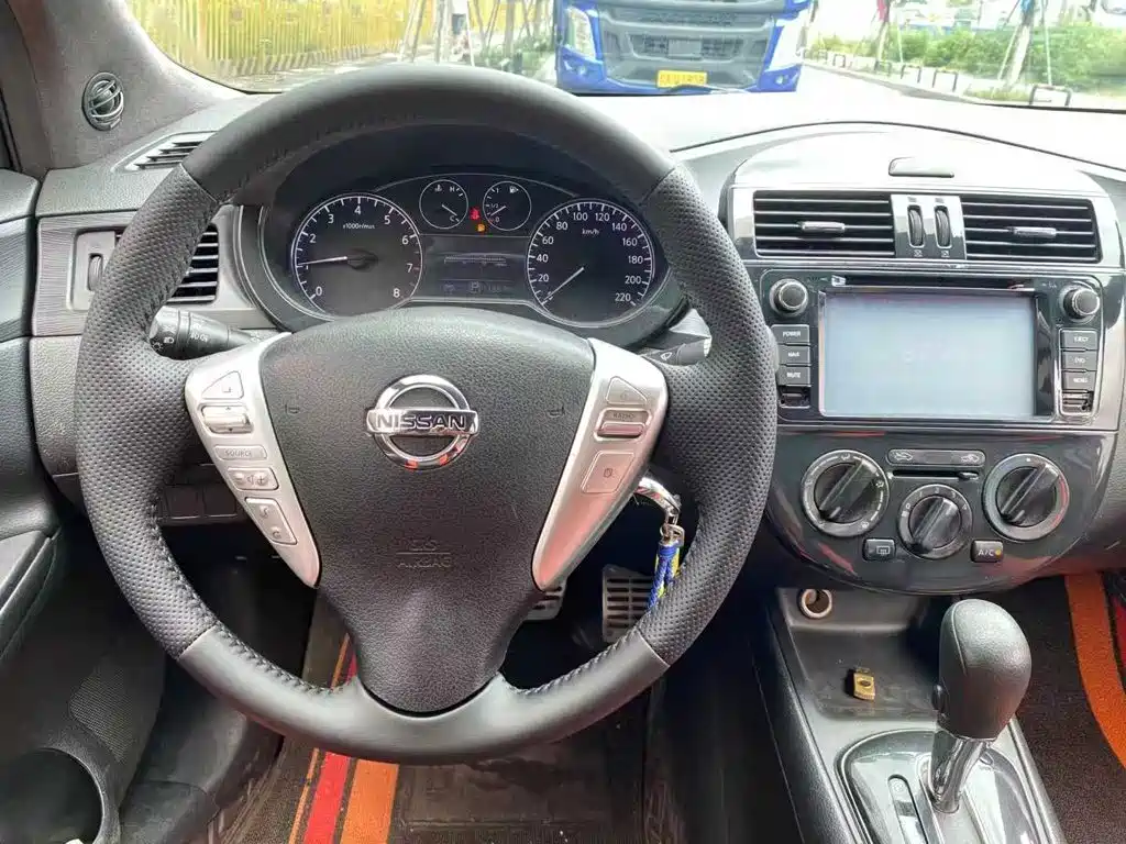 Nissan Tiida — миниатюра 9