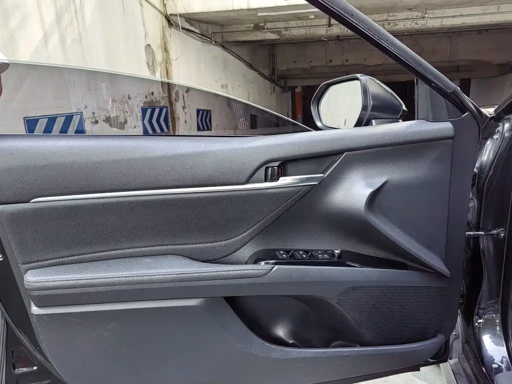Toyota Camry — миниатюра 8