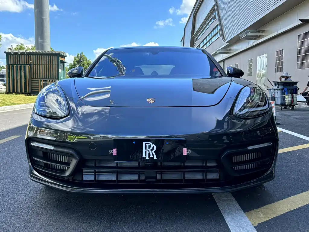 PORSCHE PANAMERA