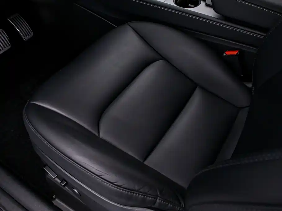 Tesla Model Y — миниатюра 13