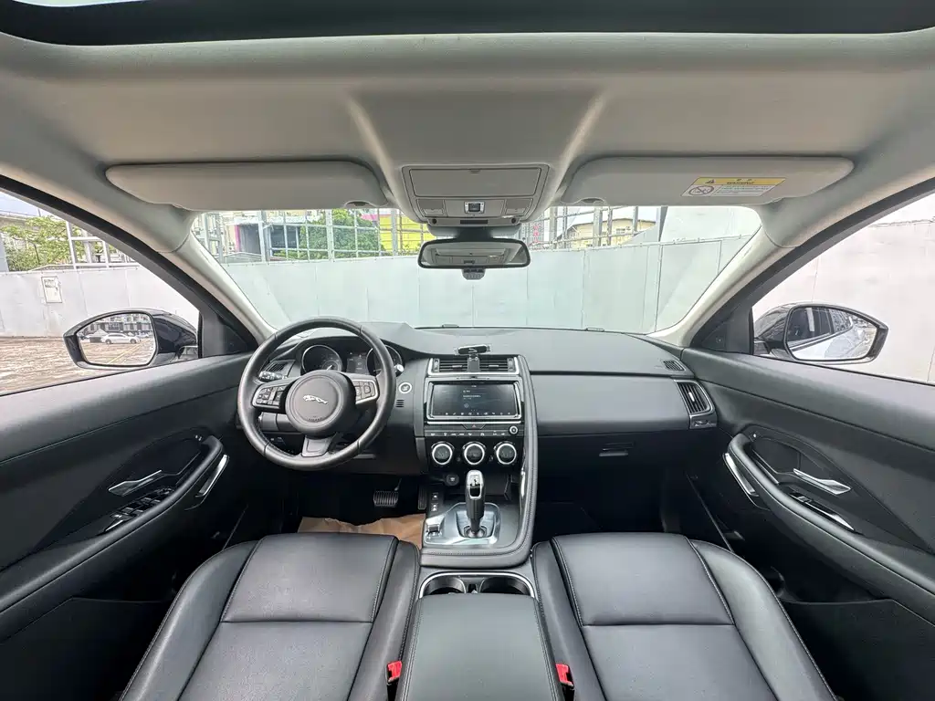 Jaguar E-PACE — миниатюра 7