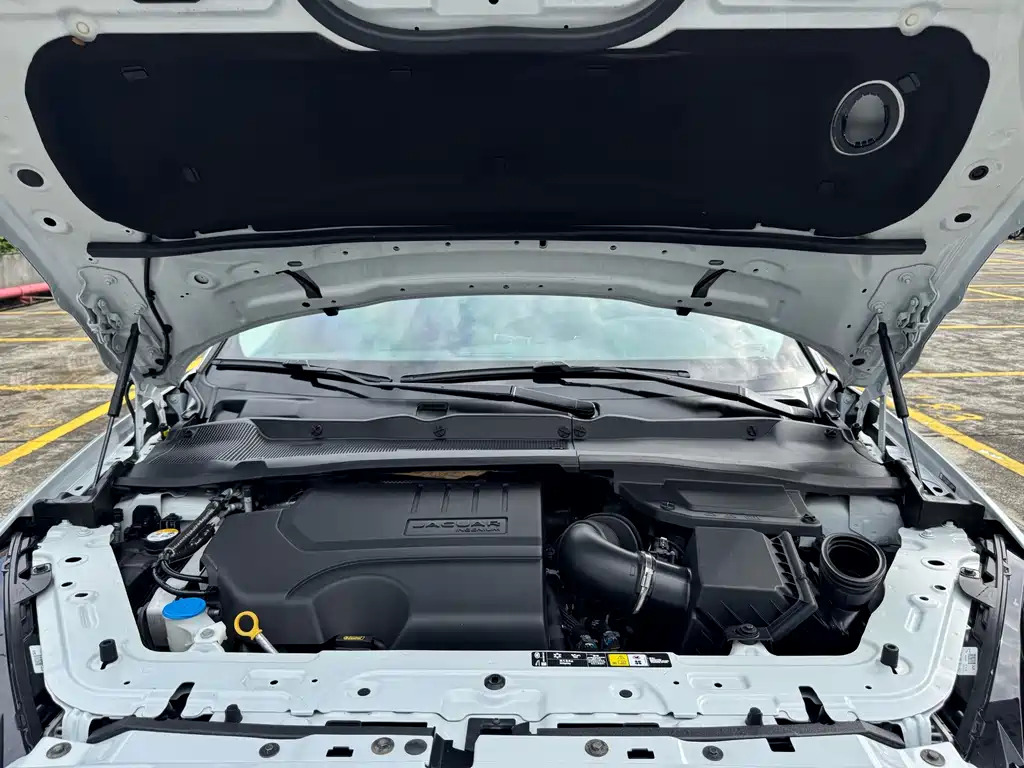 Jaguar E-PACE — миниатюра 24