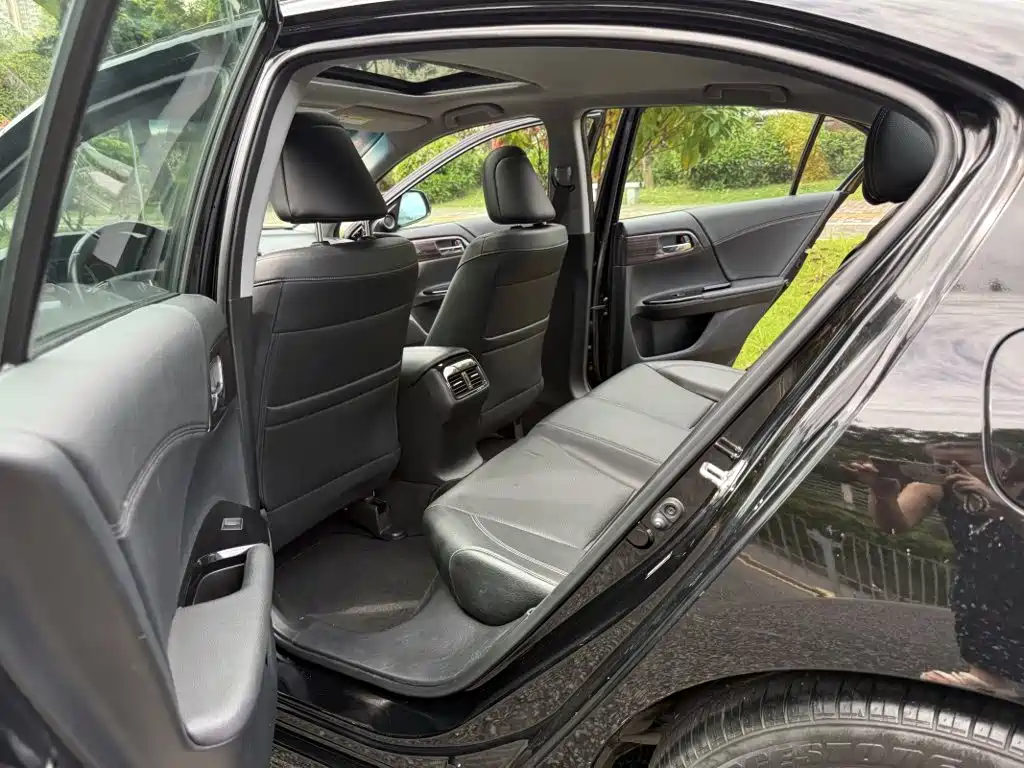 Honda Accord — миниатюра 11