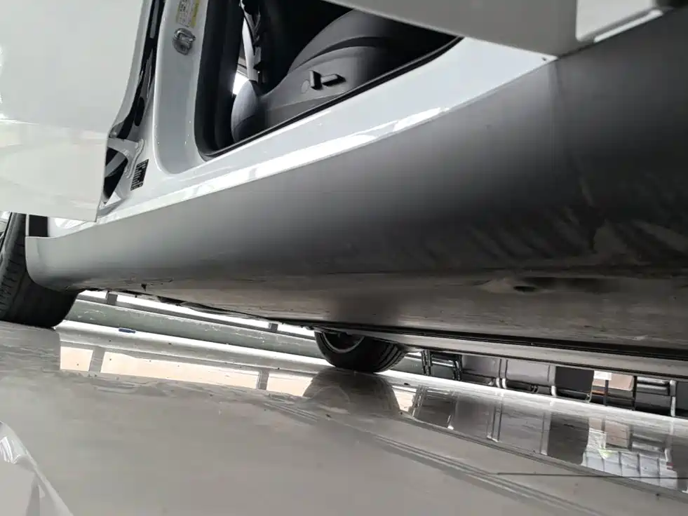 Tesla Model Y — миниатюра 21