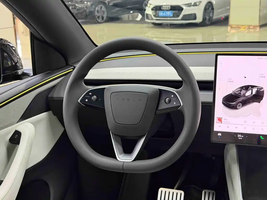 Tesla Model Y L — миниатюра 12