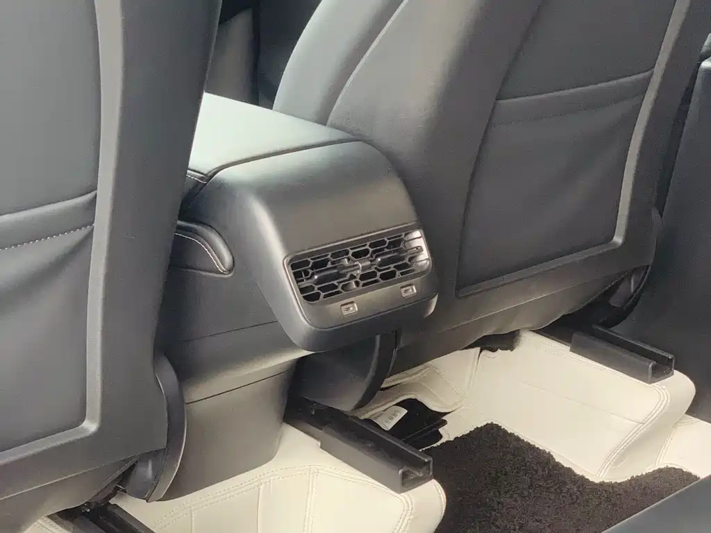 Tesla Model Y — миниатюра 23