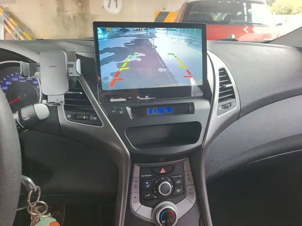 Hyundai Elantra Langdong — миниатюра 13
