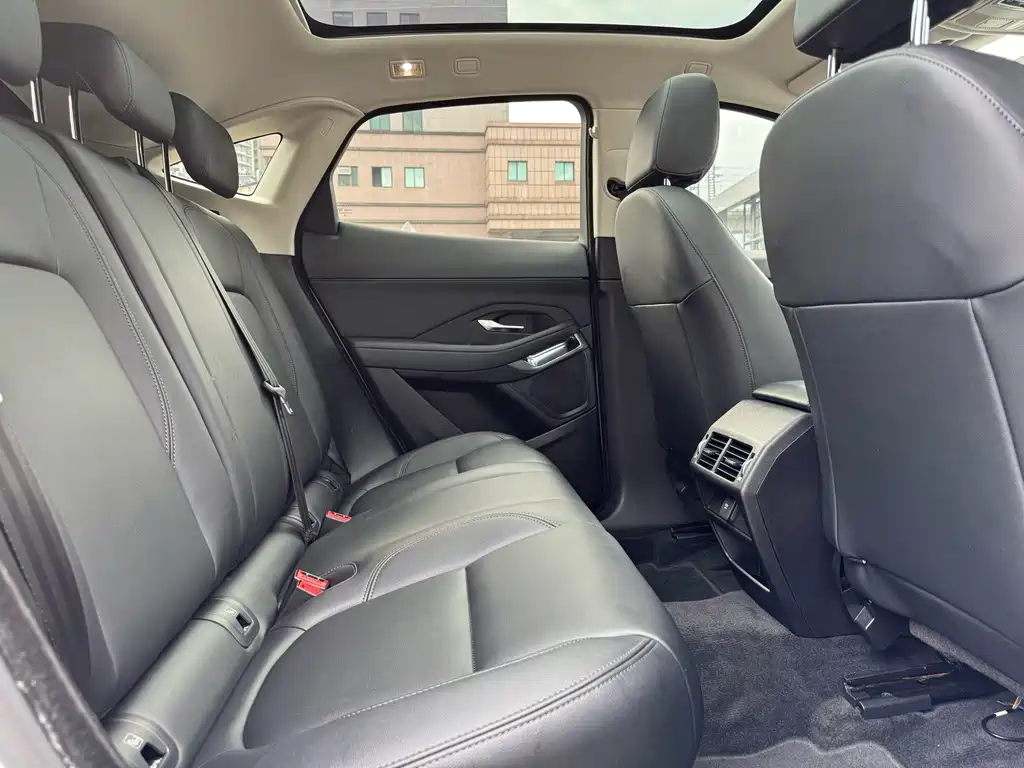 Jaguar E-PACE — миниатюра 13