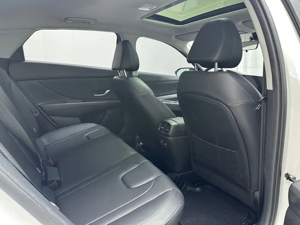 Hyundai Elantra — миниатюра 6