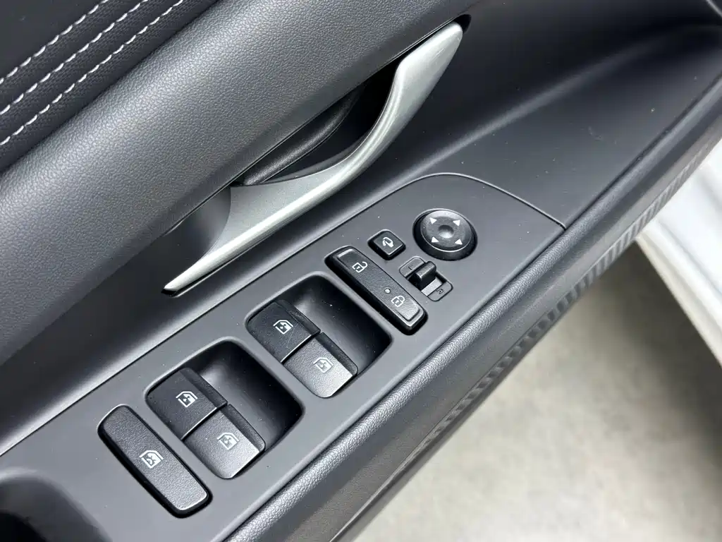 Hyundai Elantra — миниатюра 11