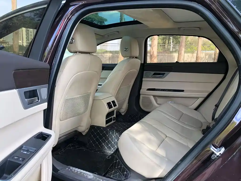 Jaguar XFL — миниатюра 7