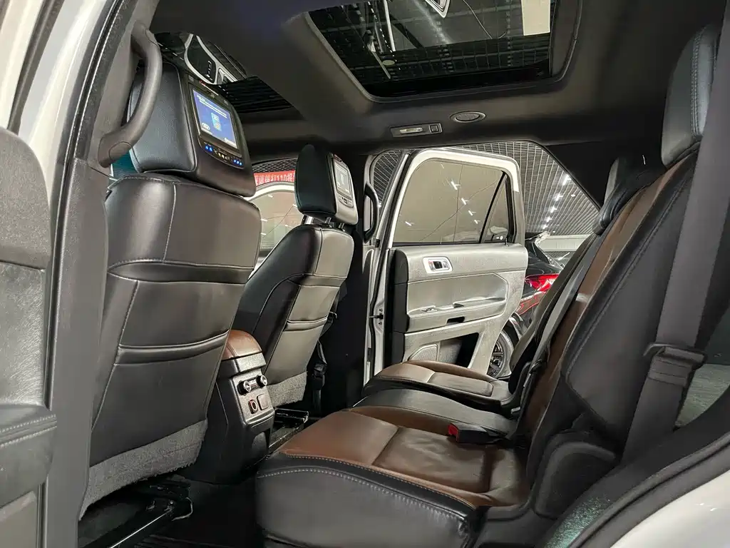 Ford Explorer (Import) — миниатюра 11