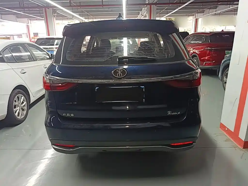BYD MAX — миниатюра 6
