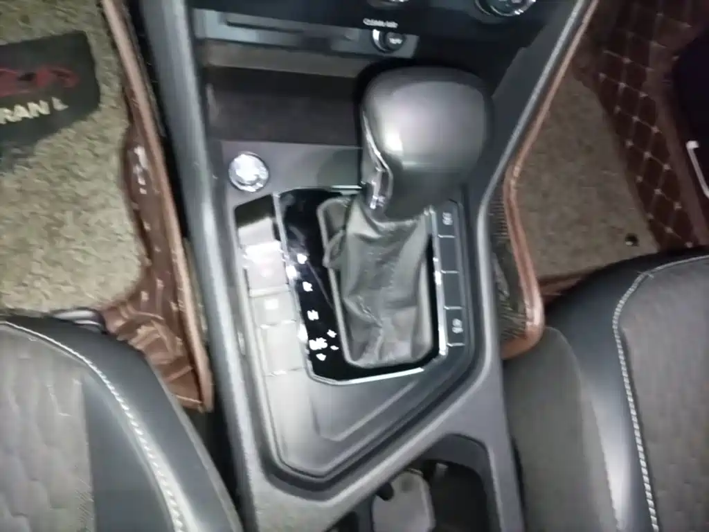Volkswagen Tiguan L — миниатюра 14